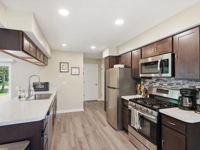 3830 Bristol Drive, Troy, MI 48083