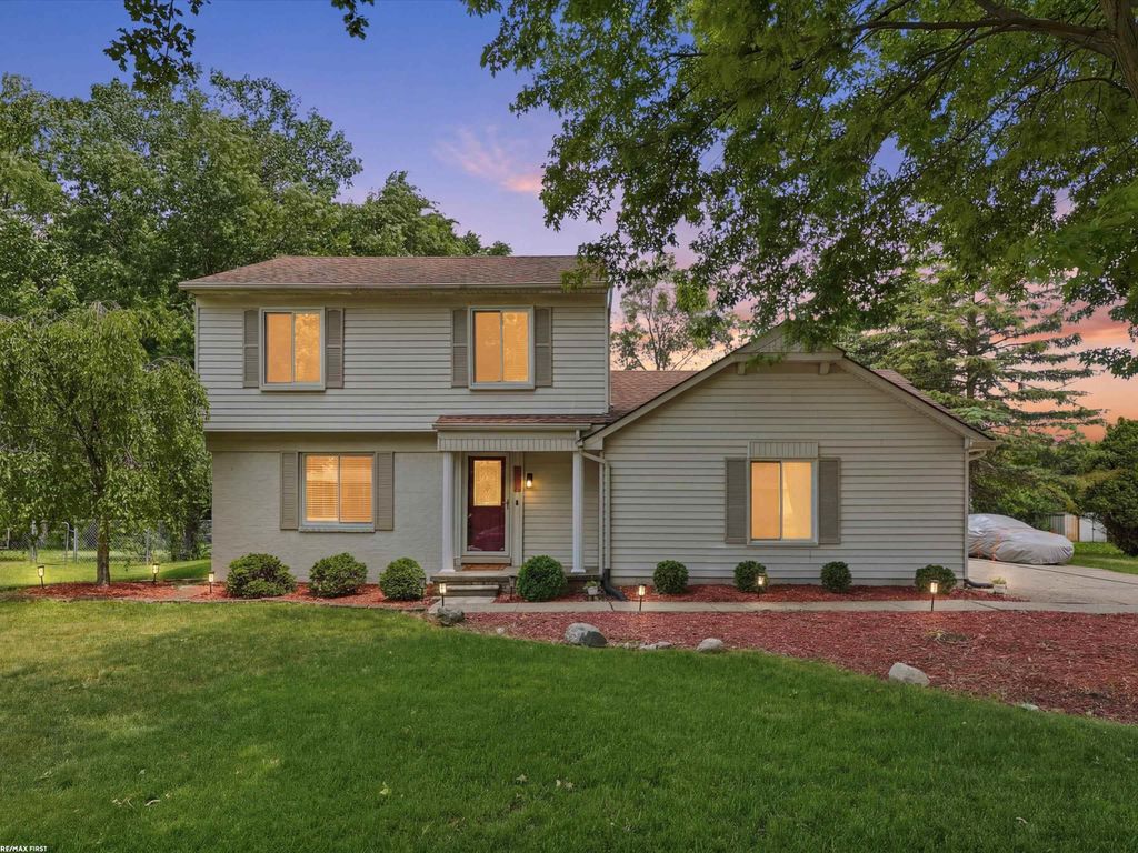 3830 Bristol Drive, Troy, MI 48083