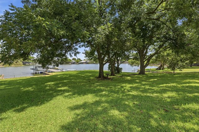 630 E Bridge Street, Granbury, TX 76048