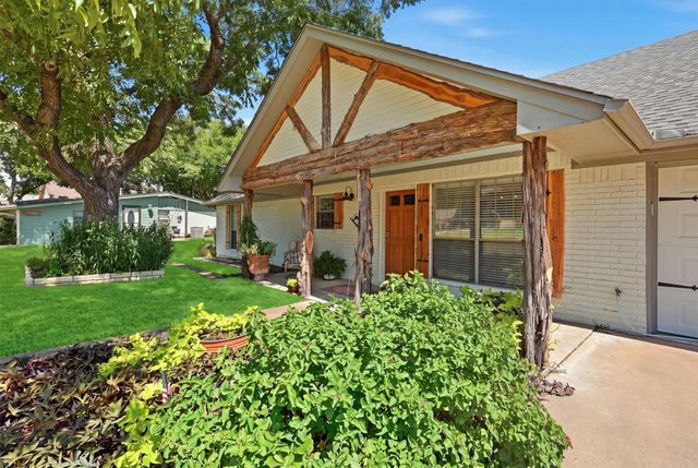 630 E Bridge Street, Granbury, TX 76048