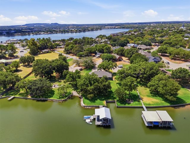 630 E Bridge Street, Granbury, TX 76048
