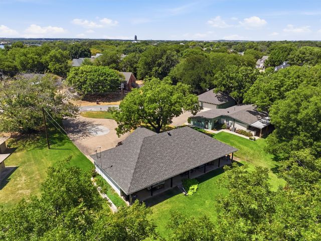 630 E Bridge Street, Granbury, TX 76048