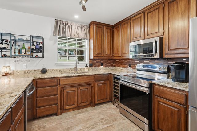 630 E Bridge Street, Granbury, TX 76048