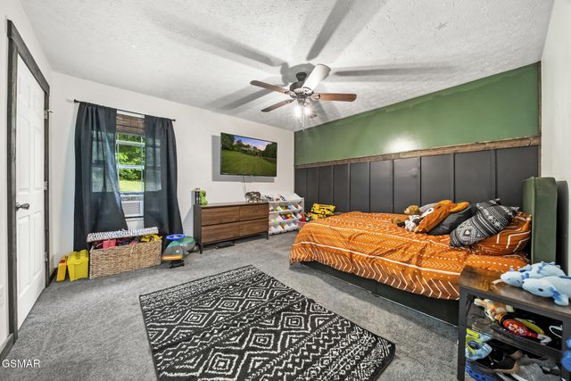 994 Smokey Mountain Queen Road, Sevierville, TN 37876