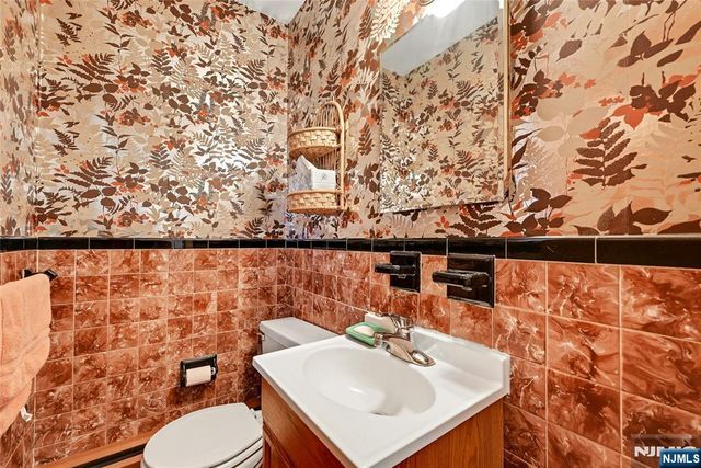 664 Woodside Avenue, River Vale, NJ 07675