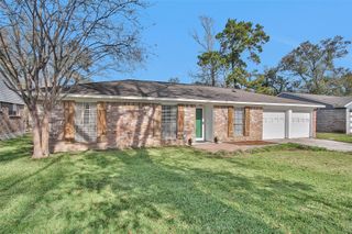 227 Crest Hill Drive, Conroe, TX 77301