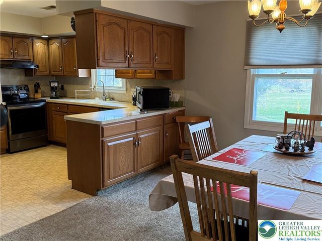 4266 Chestnut Drive, Lehigh Twp, PA 18088