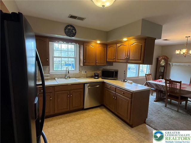 4266 Chestnut Drive, Lehigh Twp, PA 18088