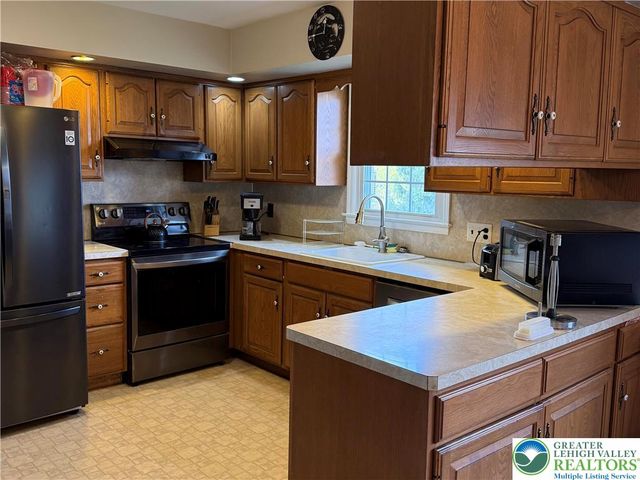 4266 Chestnut Drive, Lehigh Twp, PA 18088