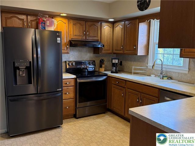 4266 Chestnut Drive, Lehigh Twp, PA 18088