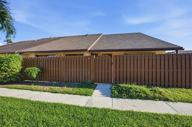 131 Springdale Circle, Palm Springs, FL 33461