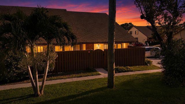 131 Springdale Circle, Palm Springs, FL 33461