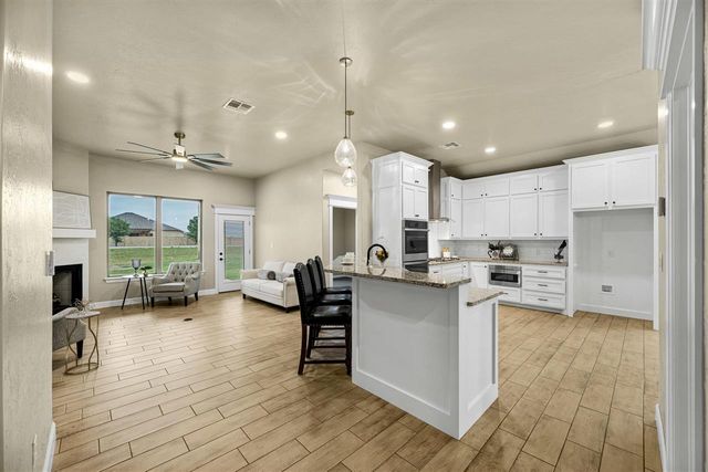2604 SW 68th St, Lawton, OK 73505
