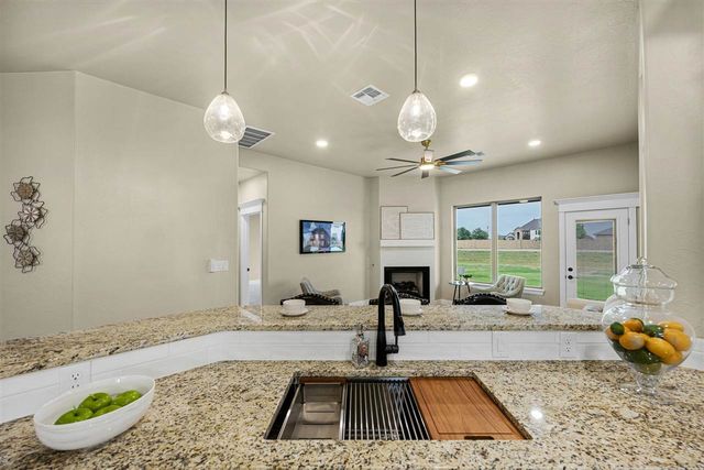 2604 SW 68th St, Lawton, OK 73505