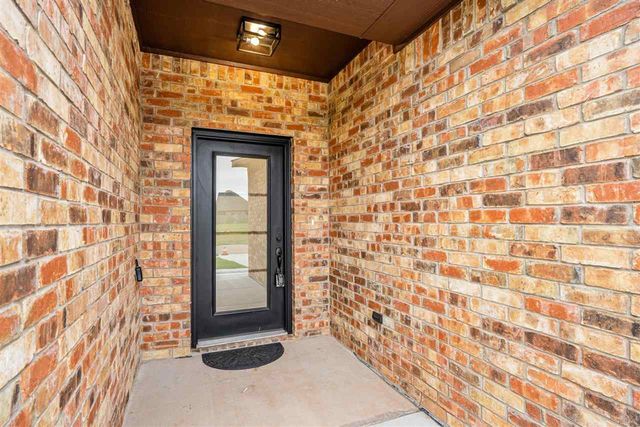 2604 SW 68th St, Lawton, OK 73505