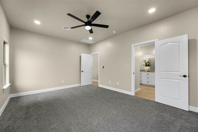 2604 SW 68th St, Lawton, OK 73505