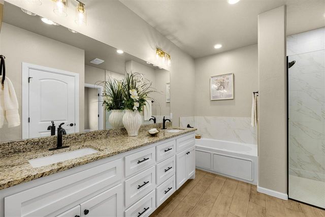 2604 SW 68th St, Lawton, OK 73505