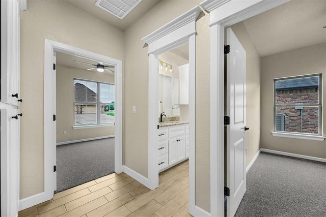 2604 SW 68th St, Lawton, OK 73505