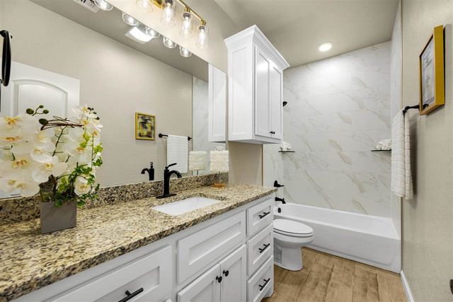2604 SW 68th St, Lawton, OK 73505