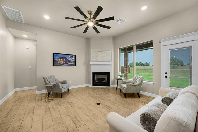 2604 SW 68th St, Lawton, OK 73505
