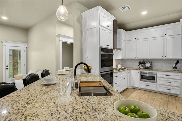 2604 SW 68th St, Lawton, OK 73505