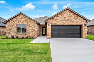 2604 SW 68th St, Lawton, OK 73505