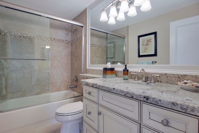 820 Club Drive, Palm Beach Gardens, FL 33418