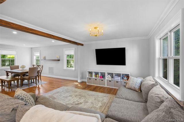 270 Nassau Road, Huntington, NY 11743