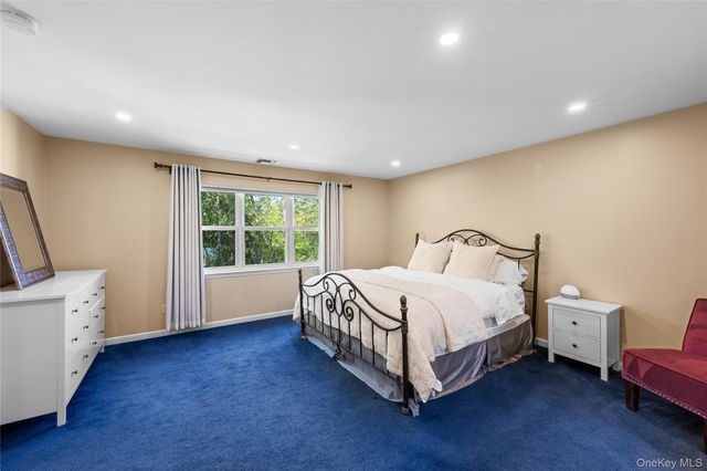 270 Nassau Road, Huntington, NY 11743