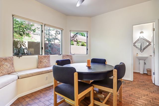 3004 Calle De Alamo NW, Albuquerque, NM 87104