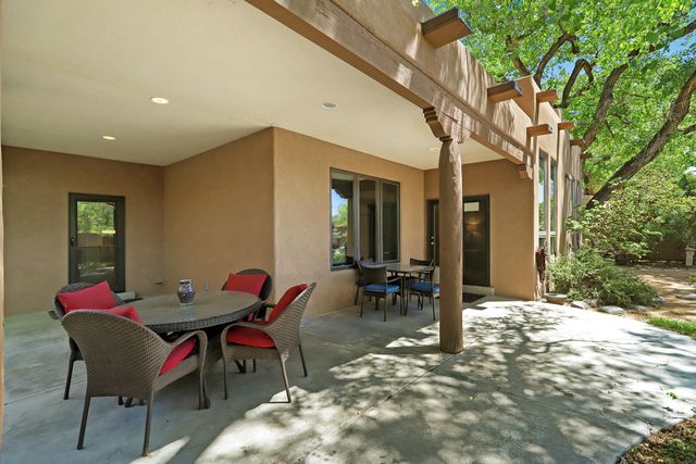 3004 Calle De Alamo NW, Albuquerque, NM 87104