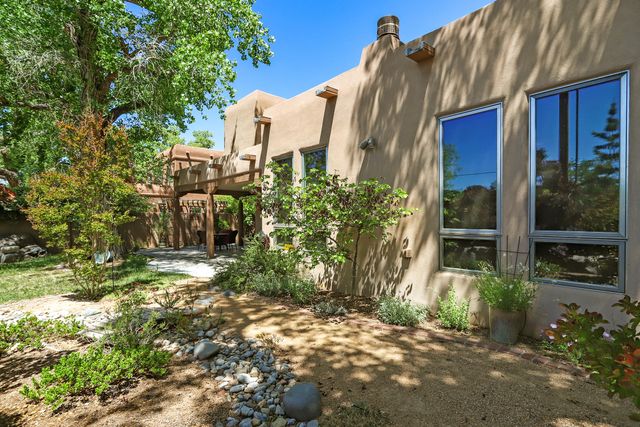 3004 Calle De Alamo NW, Albuquerque, NM 87104
