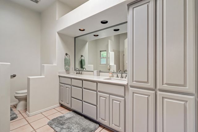 3004 Calle De Alamo NW, Albuquerque, NM 87104