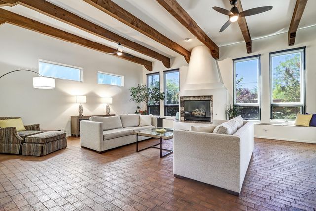 3004 Calle De Alamo NW, Albuquerque, NM 87104