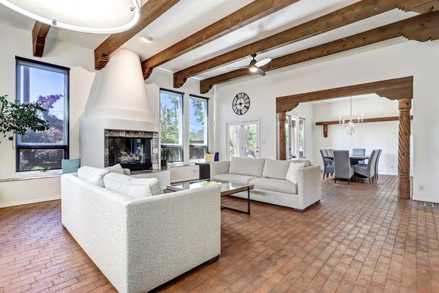 3004 Calle De Alamo NW, Albuquerque, NM 87104