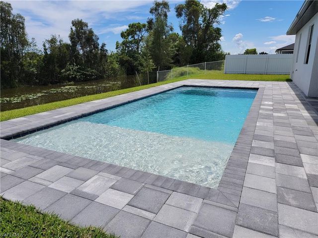 1132 SW 4th LN, Cape Coral, FL 33991