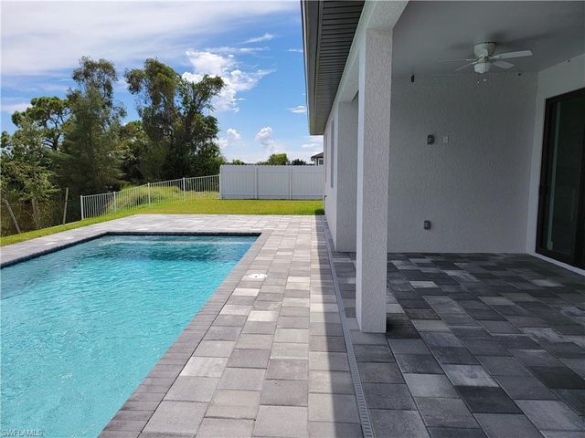 1132 SW 4th LN, Cape Coral, FL 33991