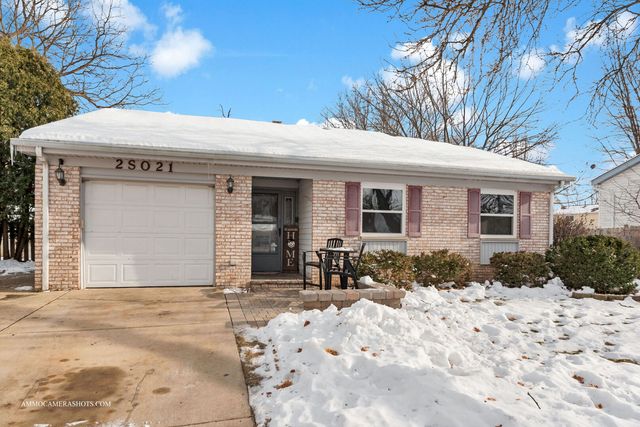 2S021 Lexington Court, Warrenville, IL 60555