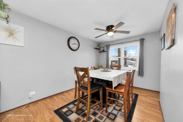 2S021 Lexington Court, Warrenville, IL 60555