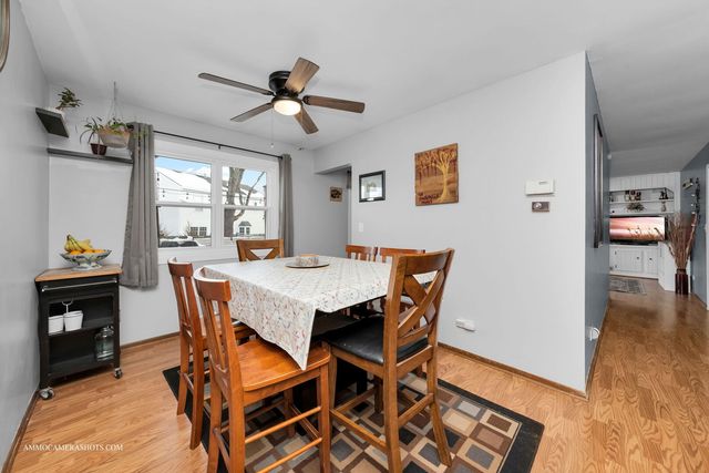 2S021 Lexington Court, Warrenville, IL 60555