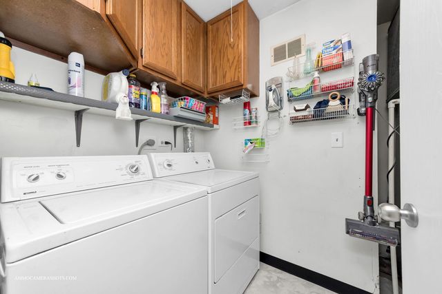 2S021 Lexington Court, Warrenville, IL 60555