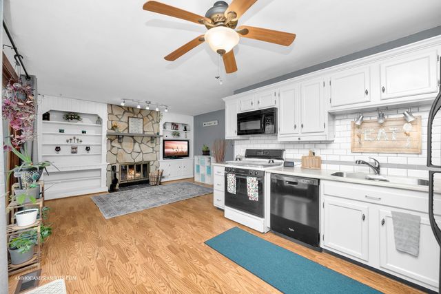 2S021 Lexington Court, Warrenville, IL 60555