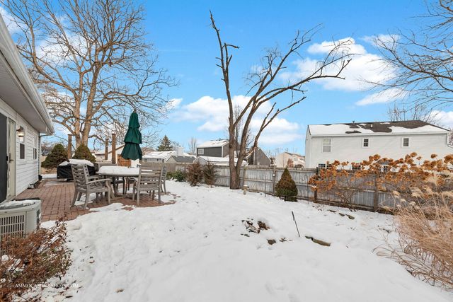 2S021 Lexington Court, Warrenville, IL 60555