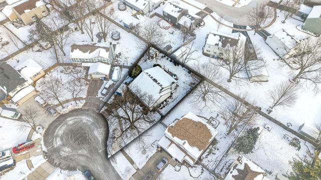 2S021 Lexington Court, Warrenville, IL 60555