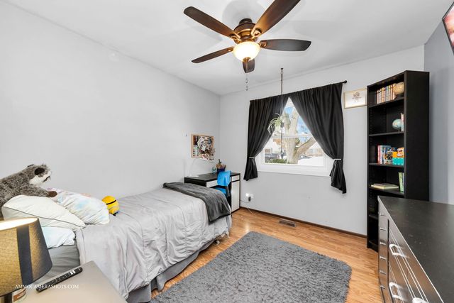 2S021 Lexington Court, Warrenville, IL 60555