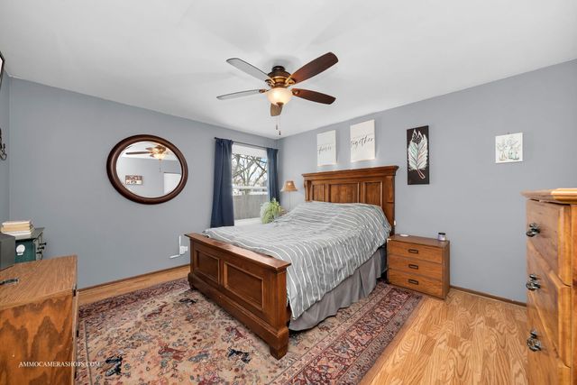 2S021 Lexington Court, Warrenville, IL 60555