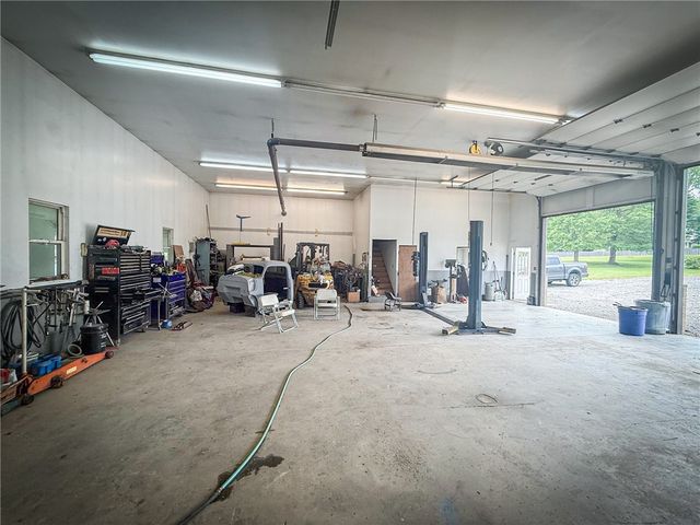 829 Saxonburg Rd, Jefferson Twp, PA 16002