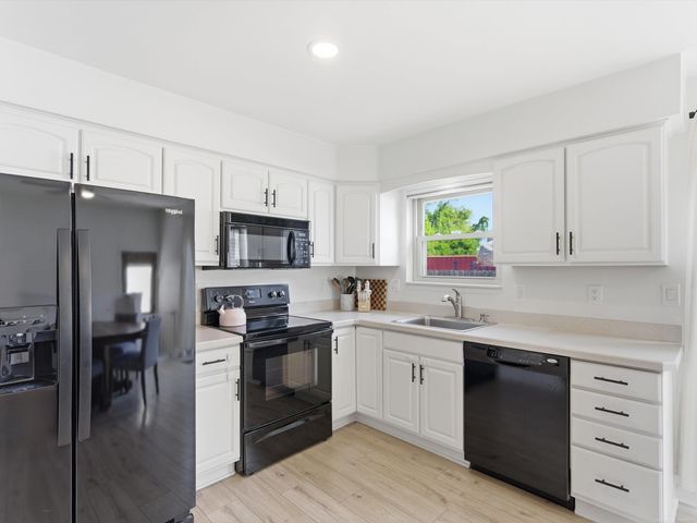 15637 Cox Street, Clinton Township, MI 48038