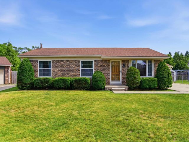 15637 Cox Street, Clinton Township, MI 48038