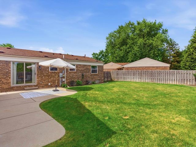 15637 Cox Street, Clinton Township, MI 48038